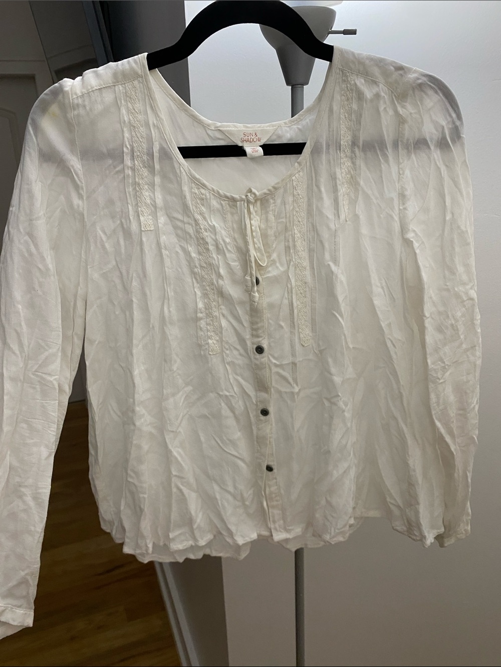 Sun & Shadow Cream Lightweight Button-Front Peasant Blouse